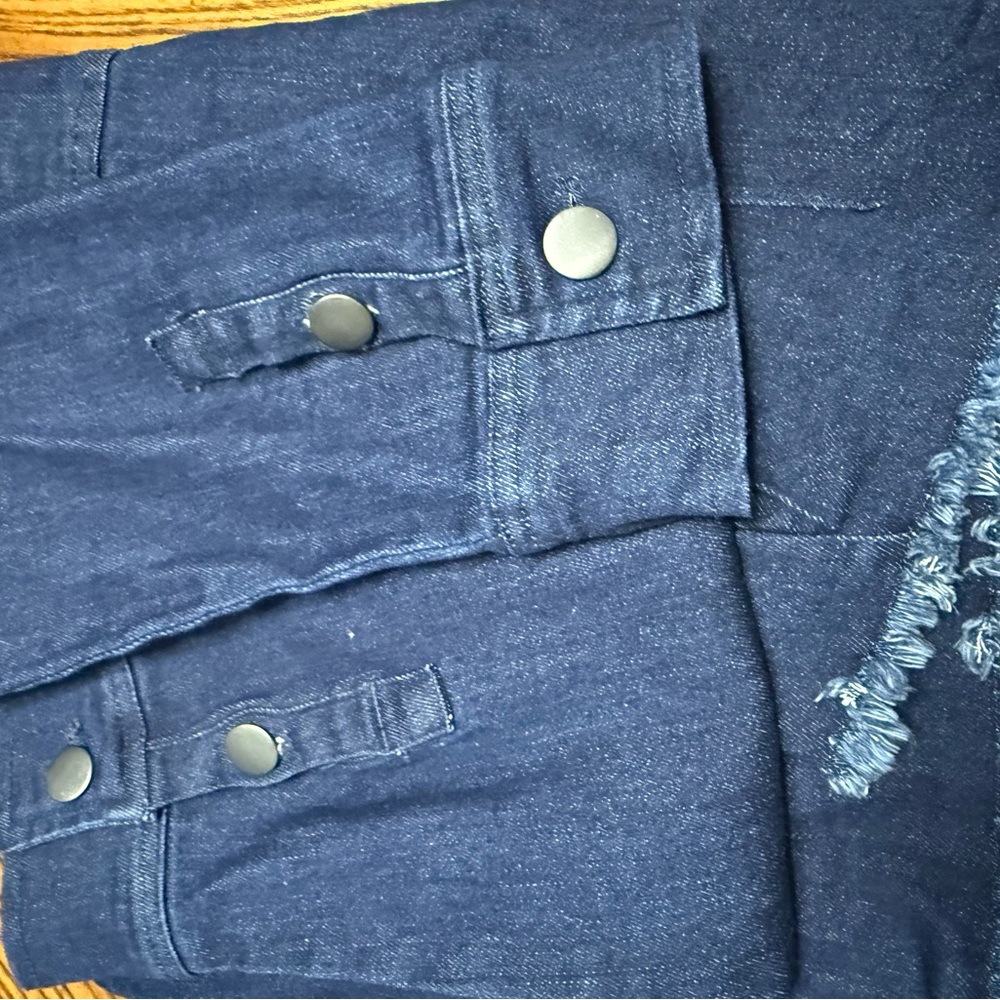 ECRU Fringed Hem Denim Jacket. NWOT. Size Medium. - Picture 4 of 7